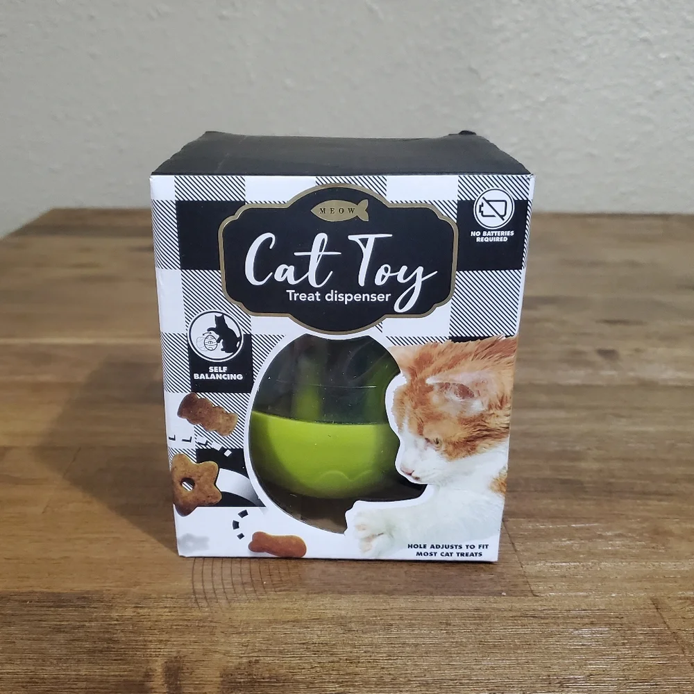 NIB Cat Treat and Food Dispensing Bobble Toy